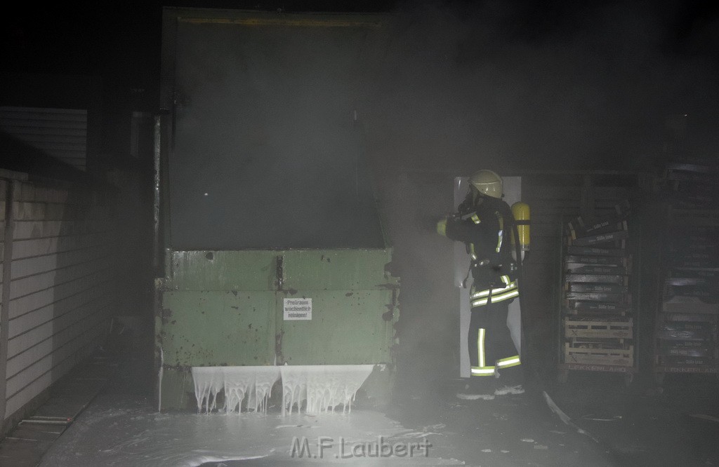 Feuer Papp Presscontainer Koeln Hoehenberg Bochumerstr P103.JPG - Miklos Laubert